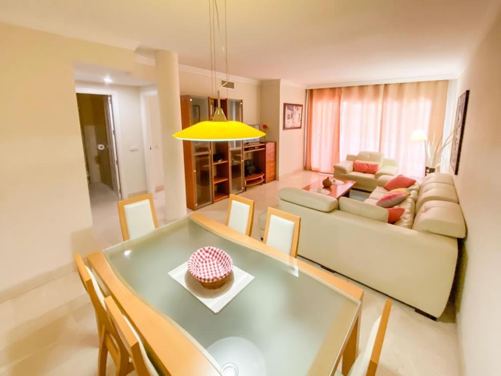 Apartamento En Los Patios De Santa Maria Golf Marbella Luaran gambar