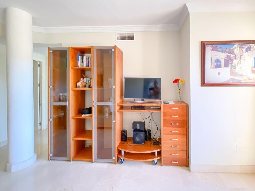 Apartamento En Los Patios De Santa Maria Golf Marbella Luaran gambar