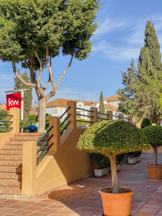 Apartamento En Los Patios De Santa Maria Golf Marbella Luaran gambar