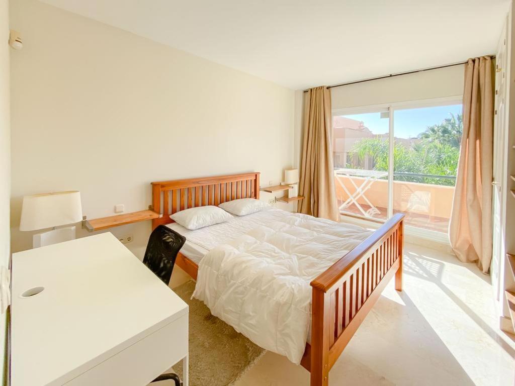 Apartamento En Los Patios De Santa Maria Golf Marbella Luaran gambar