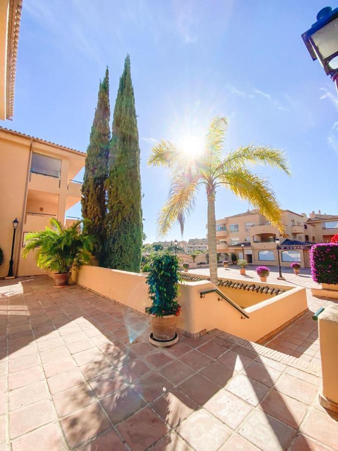 Apartamento En Los Patios De Santa Maria Golf Marbella Luaran gambar