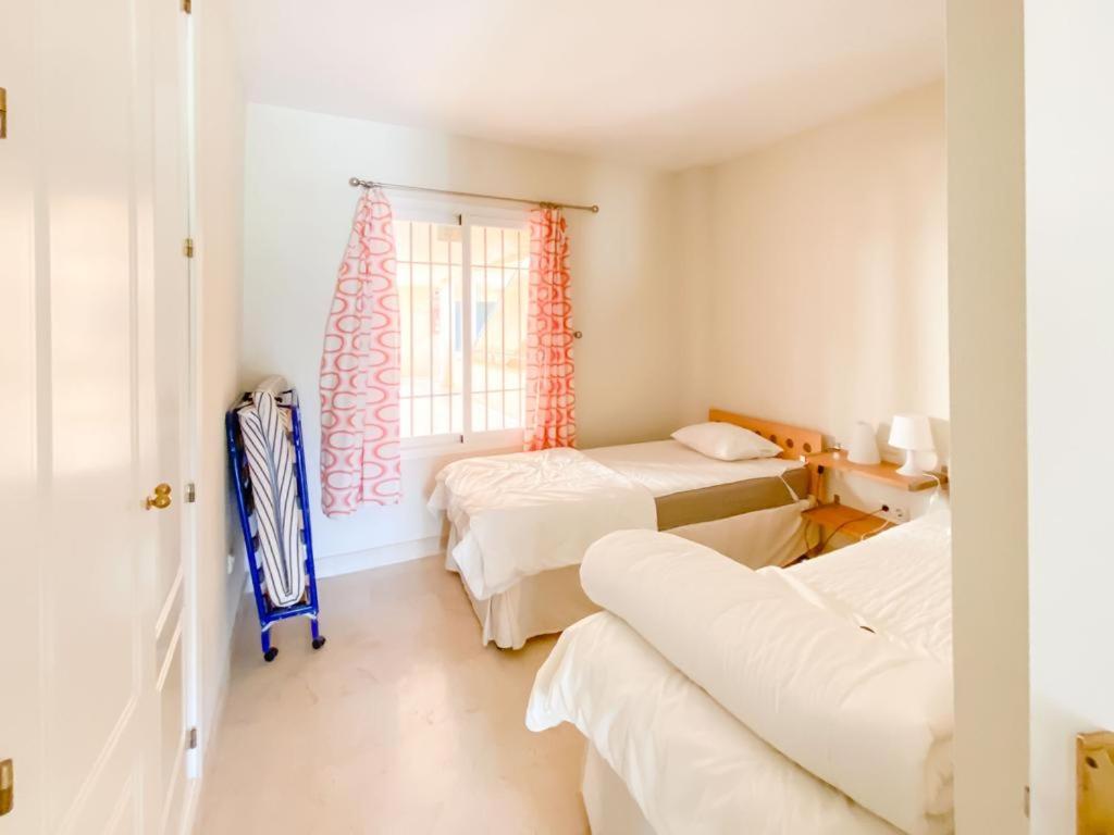 Apartamento En Los Patios De Santa Maria Golf Marbella Luaran gambar