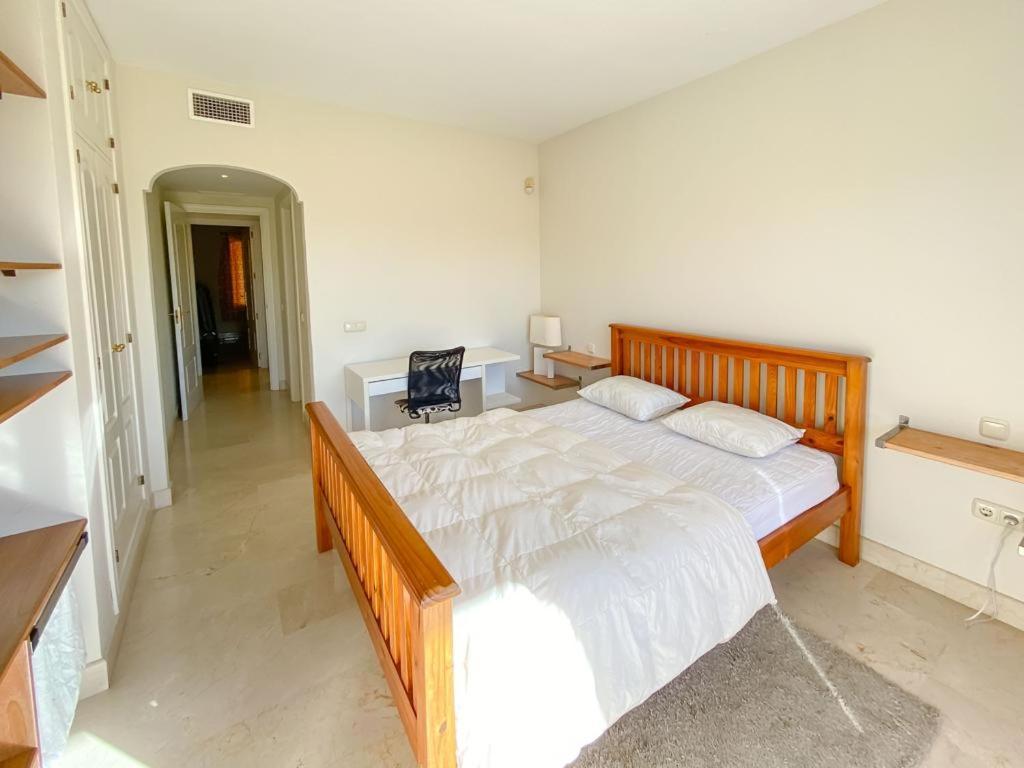 Apartamento En Los Patios De Santa Maria Golf Marbella Luaran gambar
