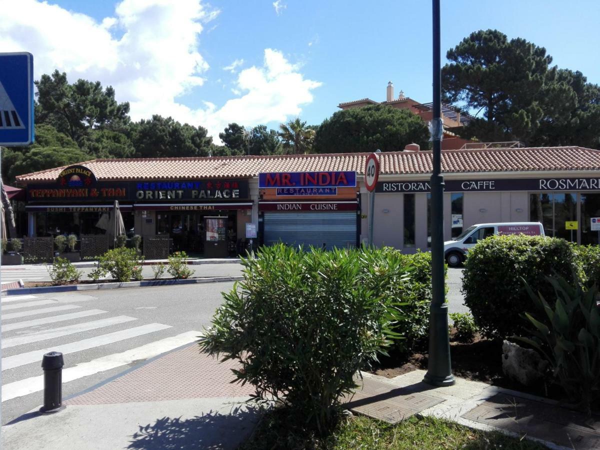 Apartamento En Los Patios De Santa Maria Golf Marbella Luaran gambar