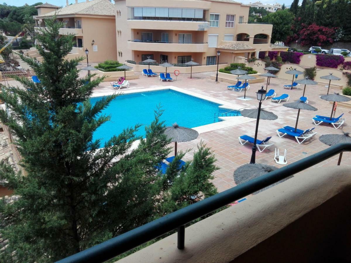 Apartamento En Los Patios De Santa Maria Golf Marbella Luaran gambar