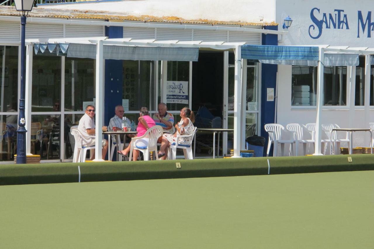 Apartamento En Los Patios De Santa Maria Golf Marbella Luaran gambar