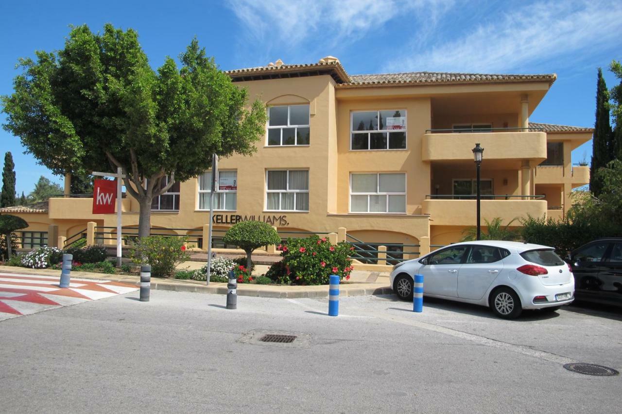 Apartamento En Los Patios De Santa Maria Golf Marbella Luaran gambar