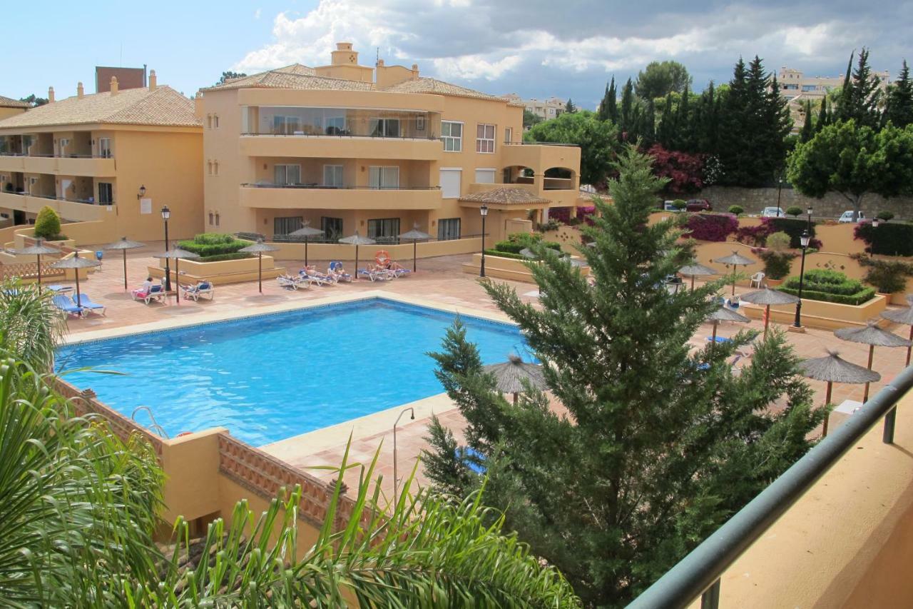 Apartamento En Los Patios De Santa Maria Golf Marbella Luaran gambar