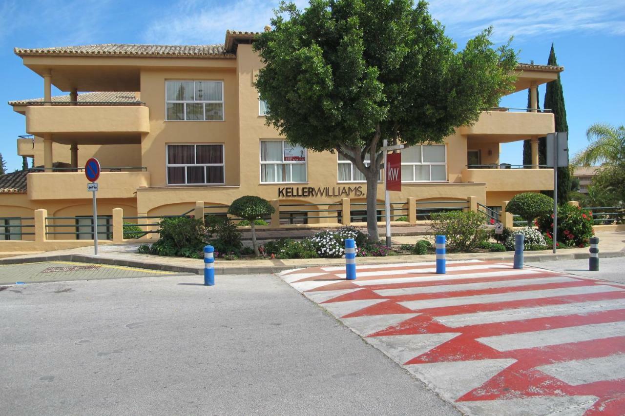 Apartamento En Los Patios De Santa Maria Golf Marbella Luaran gambar