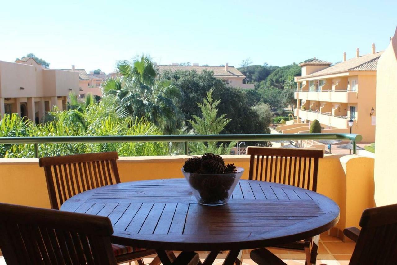 Apartamento En Los Patios De Santa Maria Golf Marbella Luaran gambar