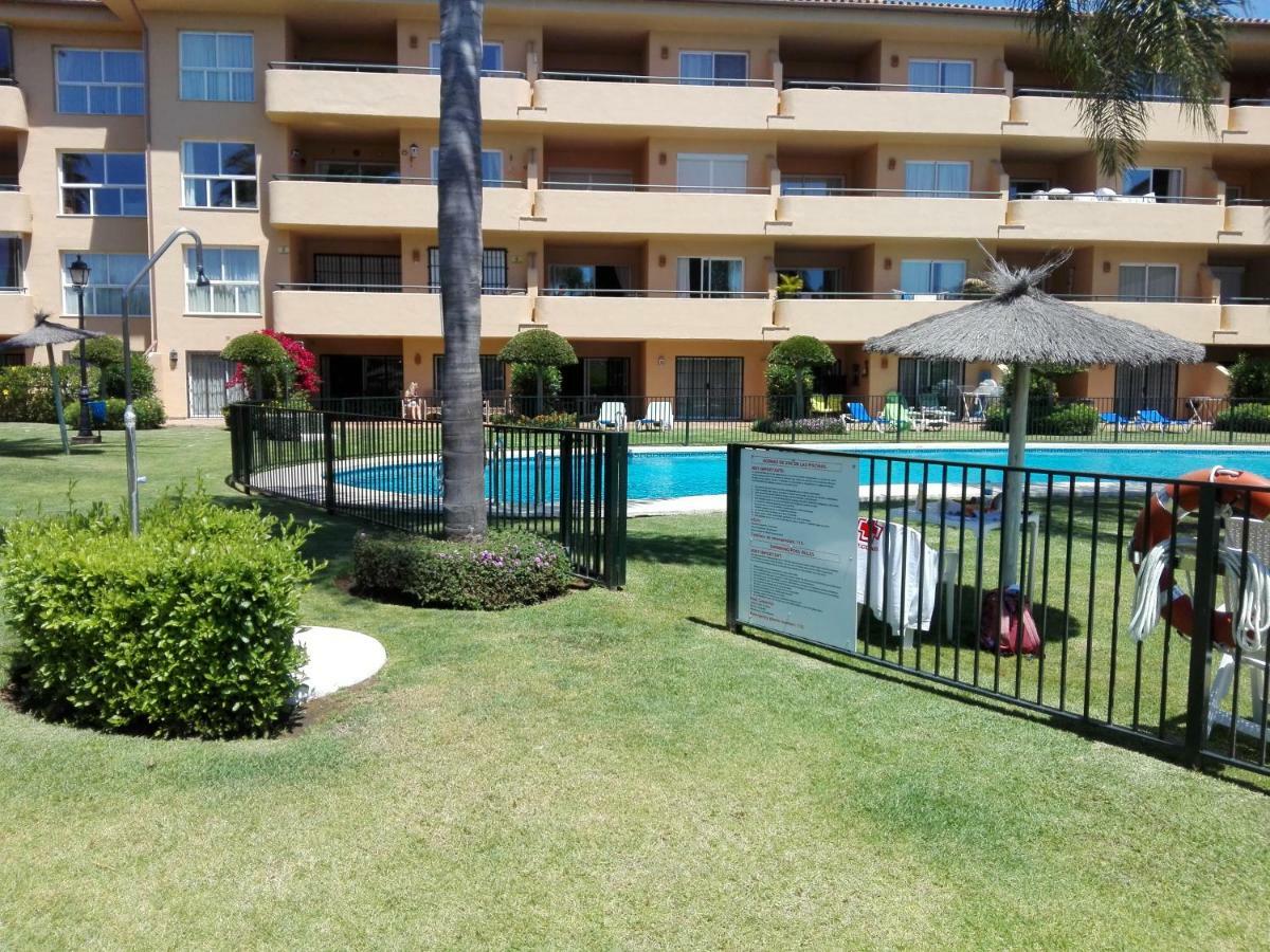 Apartamento En Los Patios De Santa Maria Golf Marbella Luaran gambar
